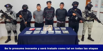 Tres individuos, uno de ellos con una pistola, se repartían cocaína y marihuana
