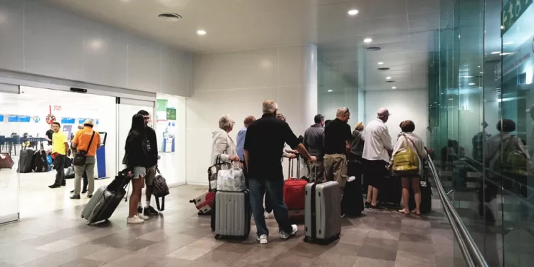 Seis operaciones afectadas por el cierre del aeropuerto de Puebla tras lluvia de cenizas
