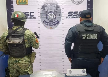 Encuentran paquete con droga en playa frente a hotel de la Riviera Maya
