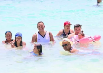 Aumenta la afluencia de turistas a Isla Mujeres por “puente vacacional”