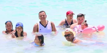 Aumenta la afluencia de turistas a Isla Mujeres por “puente vacacional”