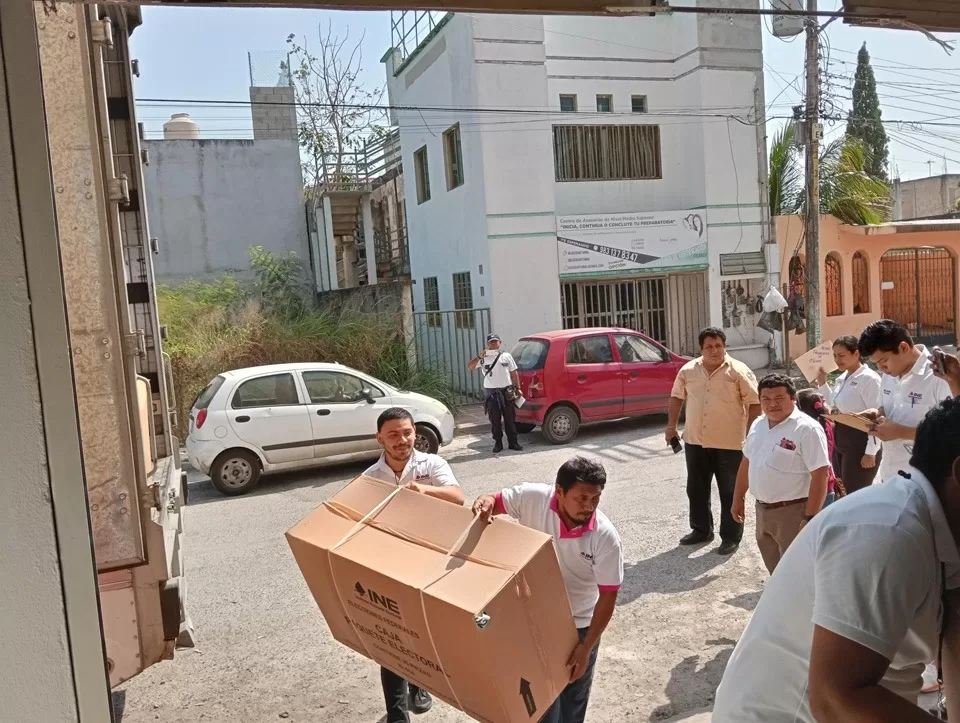 Comienza la llegada del material electoral a las diferentes sedes
