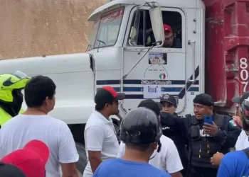 Muere operador de mototaxi tras ser arrollado por volquete del Tren Maya en Playa del Carmen