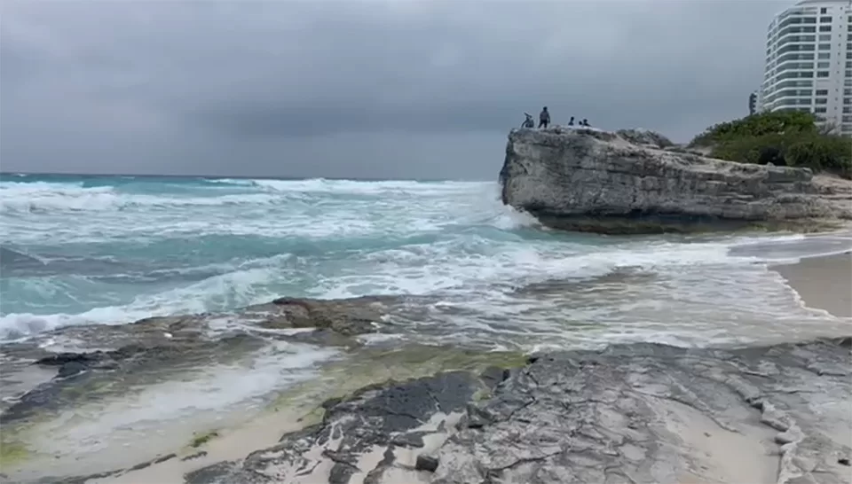 Alerta por evento de "Surada" en zonas costeras de Cancún