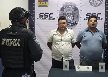 Detienen a par de sujetos cuando trataban de asaltar pasajeros de camión en Playa del Carmen