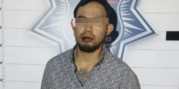 Vecinos someten a presunto ladrón, lo amarran y entregan a la policía de Cancún