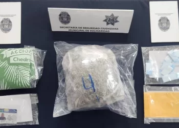 Interceptan en filtro policiaco carretero a sujetos con drogas
