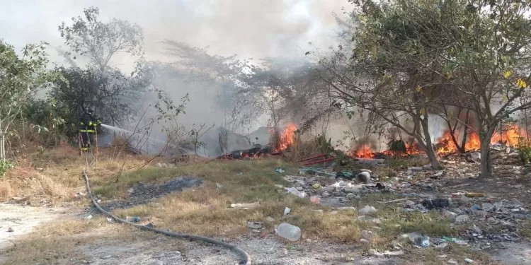 Reportan incendio en céntrica