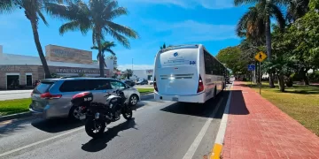 Carambola en el Boulevard Kukulcán deja una mujer lesionada