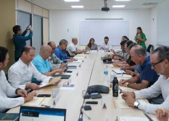 Avanzan acuerdos para que mejoren servicios en el AIC