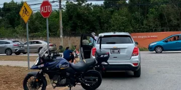 Una mujer y un menor atropellados en la Huayacán