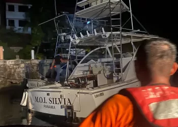 Rescata la Marina en inmediaciones de Punta Venado, a tripulantes de yate de pesca a la deriva