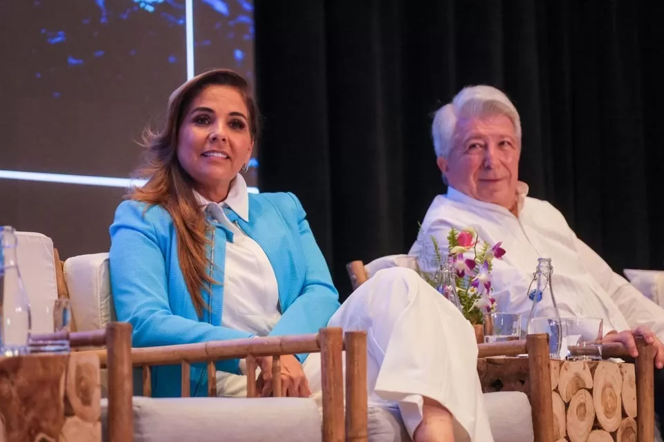Enrique Cerezo elogia la calidez del Caribe Mexicano