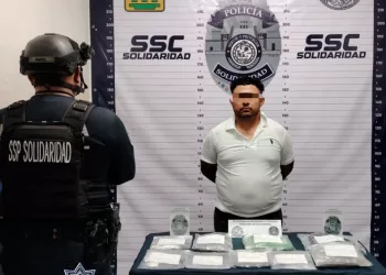 Tras detenerlo por orinar en la calle le encuentran más de 100 dosis de drogas
