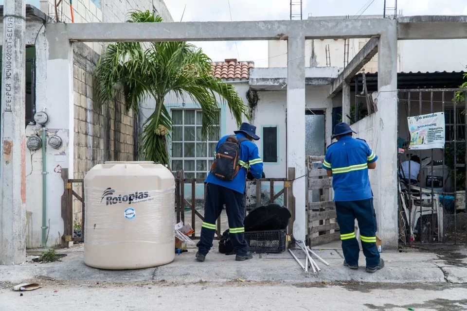 Aguakan ofrece tinacos mediante un programa de apoyo