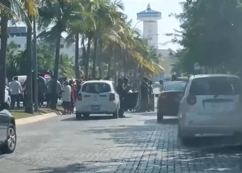Pescadores bloquean acceso a Puerto Juárez por amenaza de desalojo de predio costero