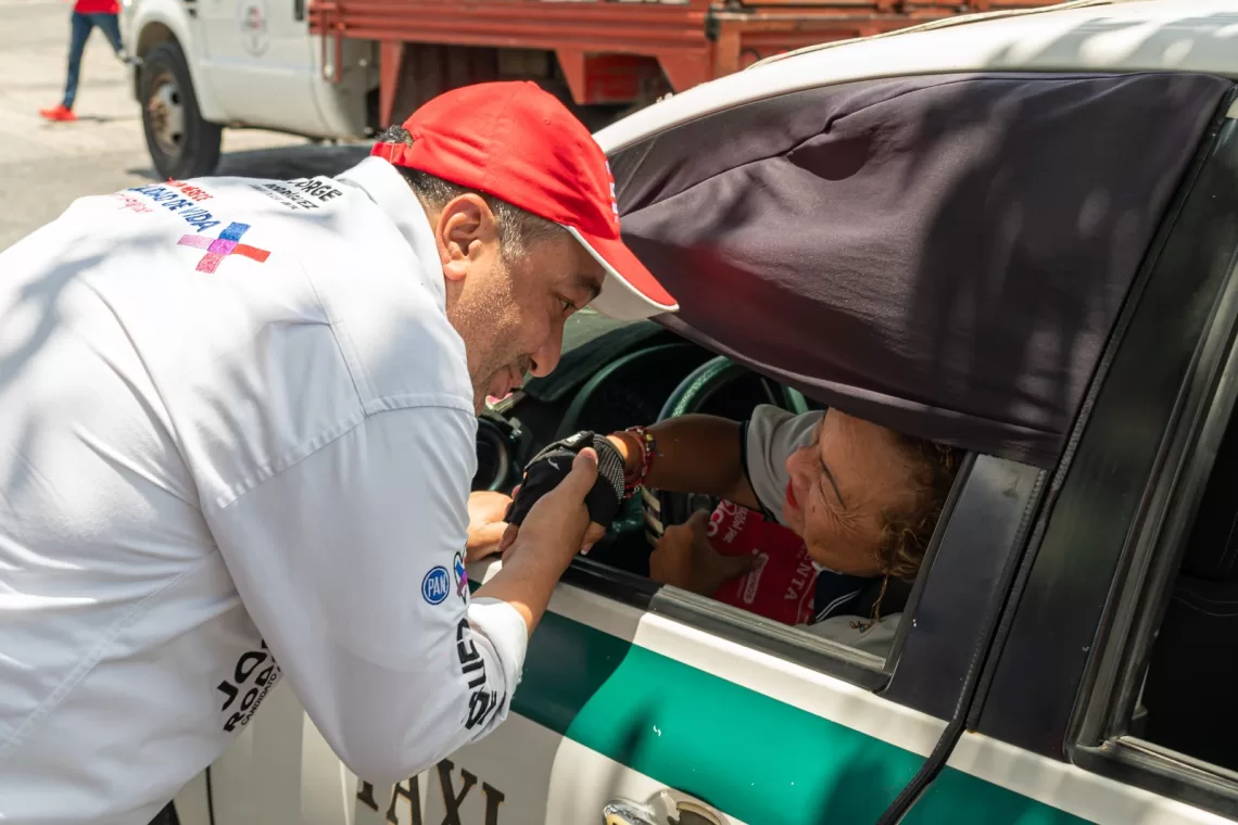 Senador panista Damián Zepeda, acompaña a Jorge Rodríguez en un día de campaña