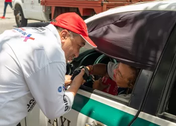 Senador panista Damián Zepeda, acompaña a Jorge Rodríguez en un día de campaña
