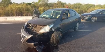 Pierde el control en una curva en la avenida Prolongación Chac Mool