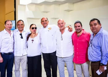 Candidatos exponen propuestas ante la Asociación de Hoteles de Tulum