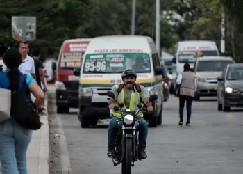 Refuerzan operativos de seguridad en el transporte público de Cancún