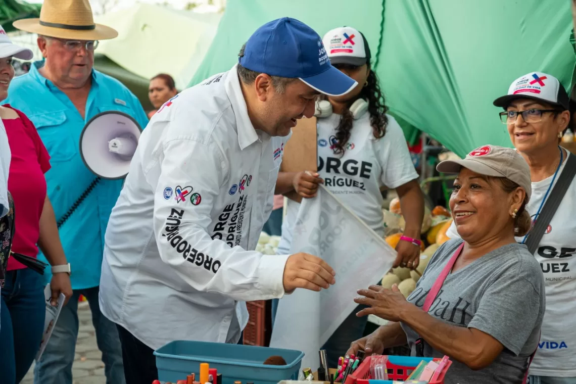 Jorge Rodríguez asume el compromiso de impulsar a las mujeres en su gobierno