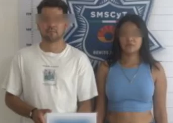 Capturan a una pareja que intenta robar de una tienda de ropa en Puerto Cancún