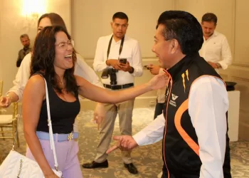 Chucho Pool firma compromisos en beneficio de mujeres empresarias