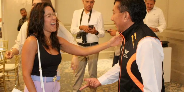 Chucho Pool firma compromisos en beneficio de mujeres empresarias