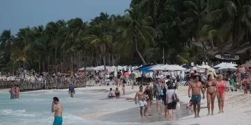 Gran afluencia de turistas en Isla Mujeres el fin de semana