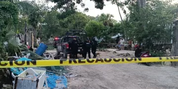 Asesinan a balazos a sujeto en colonia irregular de Tulum