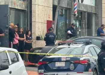 Asesinan a un hombre en plaza comercial de Cancún