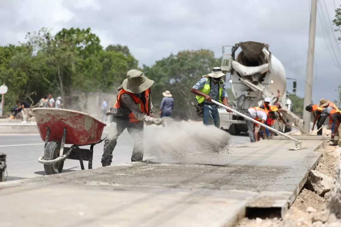 Supervisan avances de la pavimentación en Rancho Viejo de Isla Mujeres