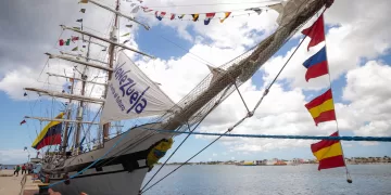 Buque escuela de la Armada de Venezuela atraca en Cozumel