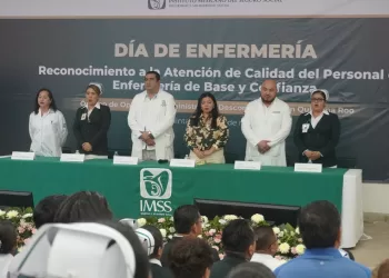 Reconocimiento por su labor al personal de enfermería del IMSS Quintana Roo