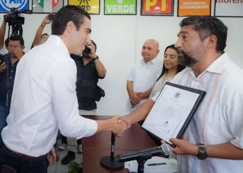 Recibe Gino Segura constancia como Senador electo por Quintana Roo