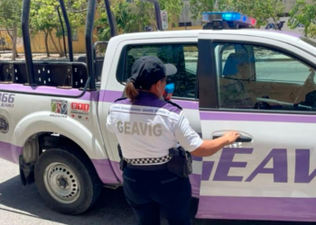 Entregan a su madre, menor de 2 años que deambulaba sola en fraccionamiento de Cancún