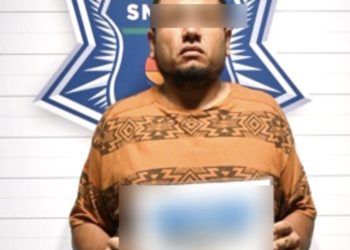 Sujeto detenido en Cancún que llevaba una bolsa con restos humanos y una persona secuestrada