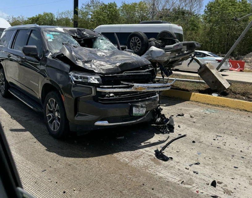 Estudiante de Cancún lesionado en aparatoso accidente de tránsito