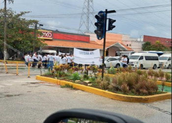 Severos problemas viales por manifestación en Boulevard Playa del Carmen