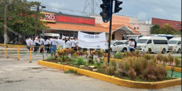 Severos problemas viales por manifestación en Boulevard Playa del Carmen