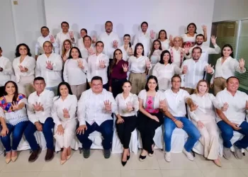 Difunde la gobernadora Mara Lezama la foto del “carro completo”