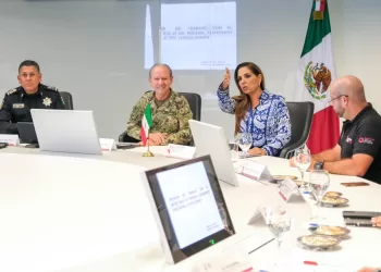 Mara Lezama revisa con titular de Semar estrategia contra el sargazo