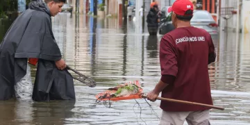 Cancún activa operativo de emergencia tras fuertes lluvias