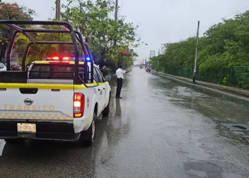 Intensifican los operativos viales por las lluvias en Cancún
