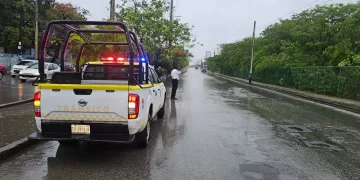 Intensifican los operativos viales por las lluvias en Cancún