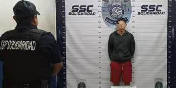 Capturan a sujeto acusado de asaltar una tienda de artículos de telefonía celular