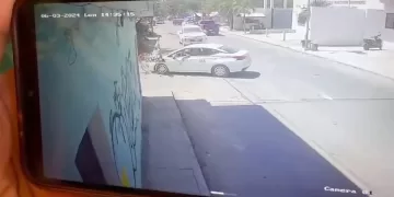 Taxista de Tulum arrolla a ciclista argentina y se da a la fuga