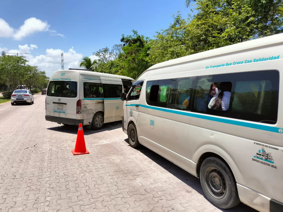 Taxistas de Playa del Carmen bloquean parcialmente la carretera Cancún -Tulum