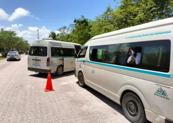 Taxistas de Playa del Carmen bloquean parcialmente la carretera Cancún -Tulum
